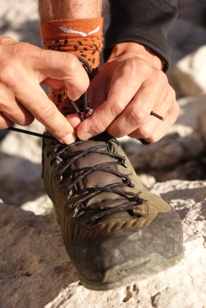 How to tie your shoes in the mountains
